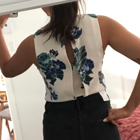 H&M flower top! - Picture 7 of 7